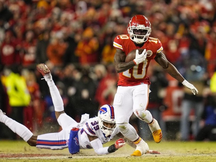 Dolphins news: Tyreek Hill traded by Chiefs to Miami in blockbuster deal