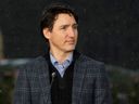 Der kanadische Premierminister Justin Trudeau nimmt am 8. März 2022 an einer Pressekonferenz inmitten der russischen Invasion in der Ukraine in Adazi, Lettland, teil.