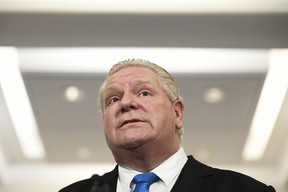 Premier Doug Ford spricht während einer Ankündigung auf dem Ottawa Hospital Civic Campus in Ottawa, Freitag, 25. März 2022.