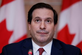 Kanadas Minister für öffentliche Sicherheit Marco Mendicino nimmt am 15. Februar 2022 an einer Pressekonferenz in Ottawa teil.