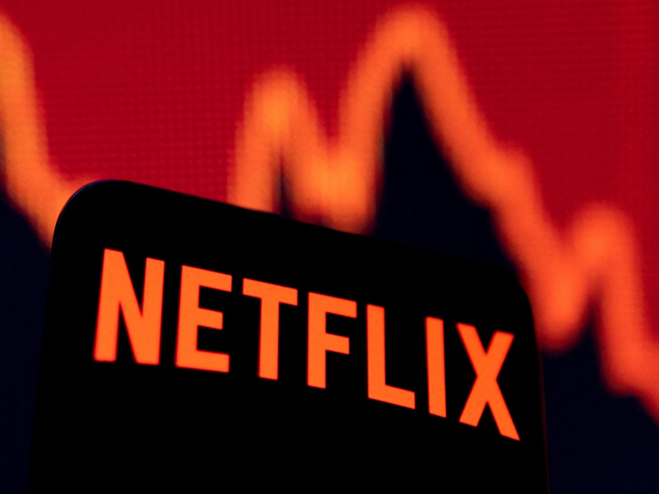 Netflix feels the heat as pandemic boom fizzles with subscriber loss