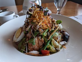 Sebzeler ve proteinler, Niagara Şelaleleri'ndeki Casa Mia'daki Akdeniz salatasında doğru dengeyi buluyor. Christina Blizzard FOTOĞRAFI