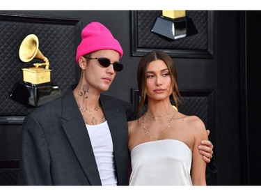Canadian singer-songwriter Justin Bieber (L) and US model Hailey Bieber arrive for the 64th Annual Grammy Awards at the MGM Grand Garden Arena in Las Vegas on April 3, 2022. (Photo by ANGELA  WEISS / AFP)