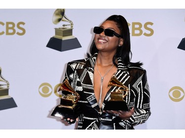 US singer-songwriter Jazmine Sullivan poses with the awards for Best R&B Performance and Best R&B Album "Heaux Tales" in the press room during the 64th Annual Grammy Awards at the MGM Grand Garden Arena in Las Vegas on April 3, 2022. (Photo by Patrick T. FALLON / AFP)