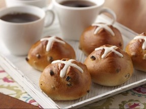 Traditional hot cross buns - BakeGood.ca