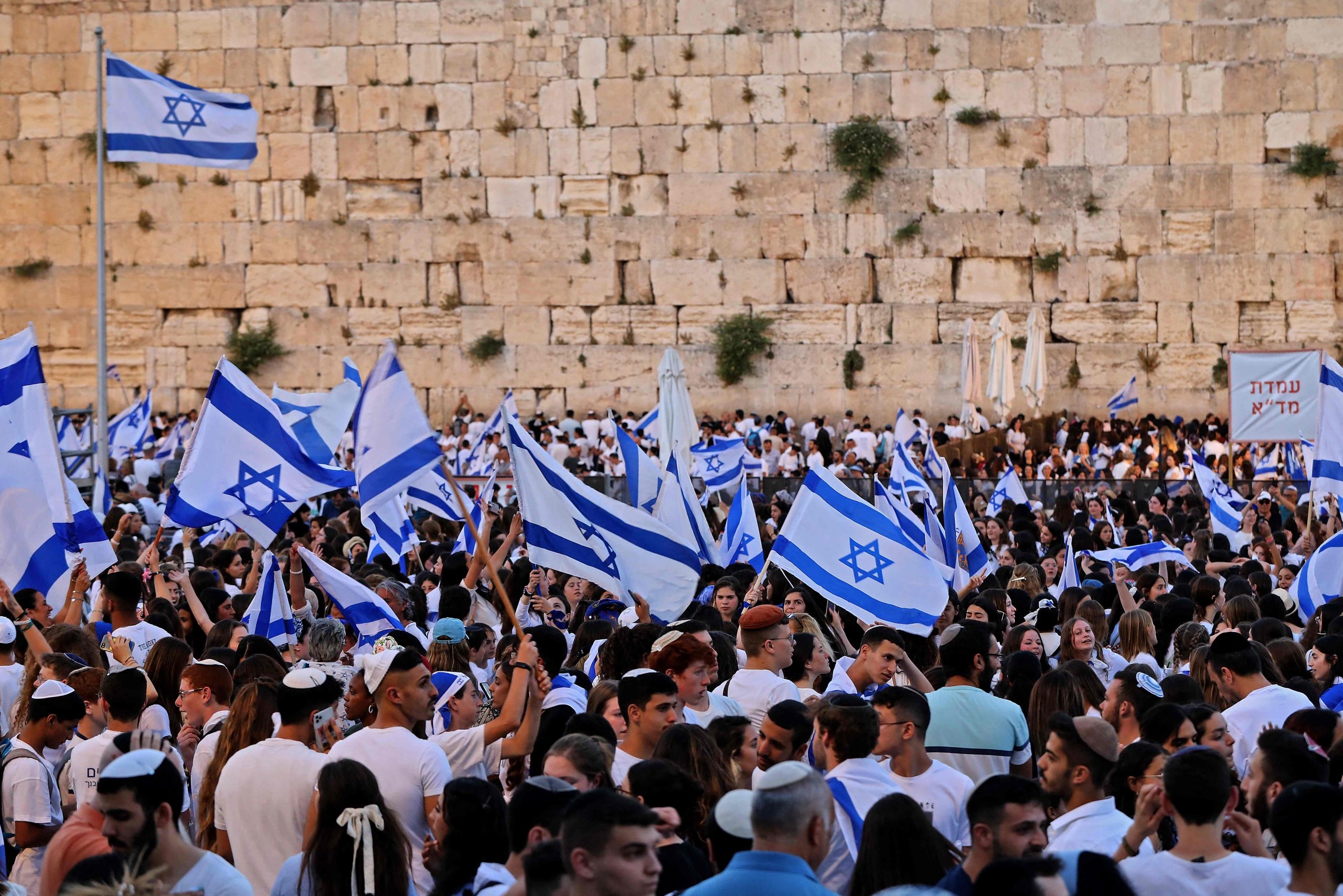 Flag-waving Israelis take to streets, skirmishes erupt | Toronto Sun