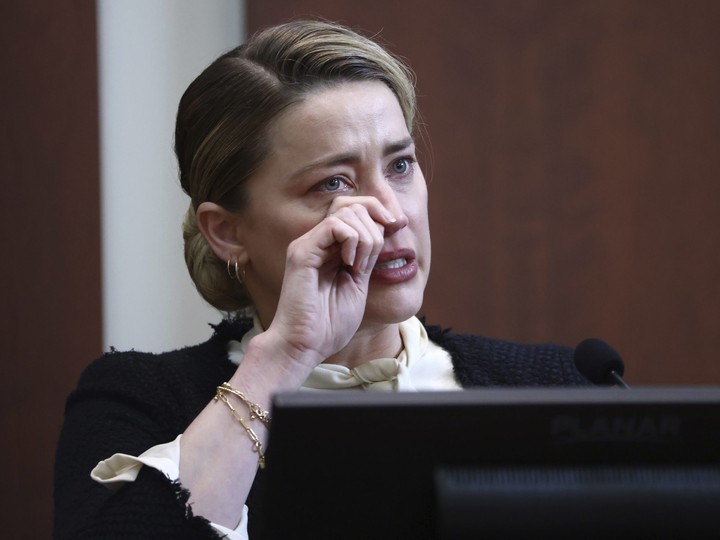  Amber Heard testifies in the courtroom at the Fairfax County Circuit Court in Fairfax, Va., Thursday, May 5, 2022. (Jim Lo Scalzo/Associated Press)