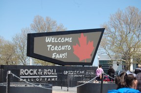 A sign outside The Rock & Roll Hall of Fame welcomes Toronto fans for the weekend. Laura Shantora Nelles/Toronto Sun