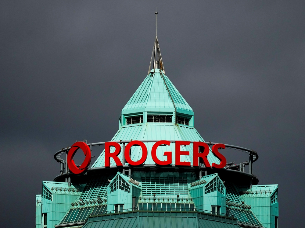 Widespread Rogers outage affects 911 calls, passport offices