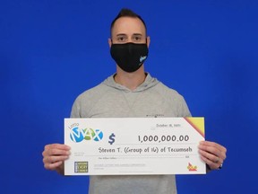 Steven Todesco accepting the $1-million cheque on behalf of a group of 16. (Handout/Ontario Lottery and Gaming Corporation)