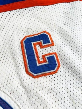Wayne Gretzky's 1988 Oilers Stanley Cup sweater has $500Gs bid - Toronto Sun 5 The Gretzky sweater may be the most pricey piece of hockey memorabilia ever sold. GRAY FLANNEL AUCTIONS