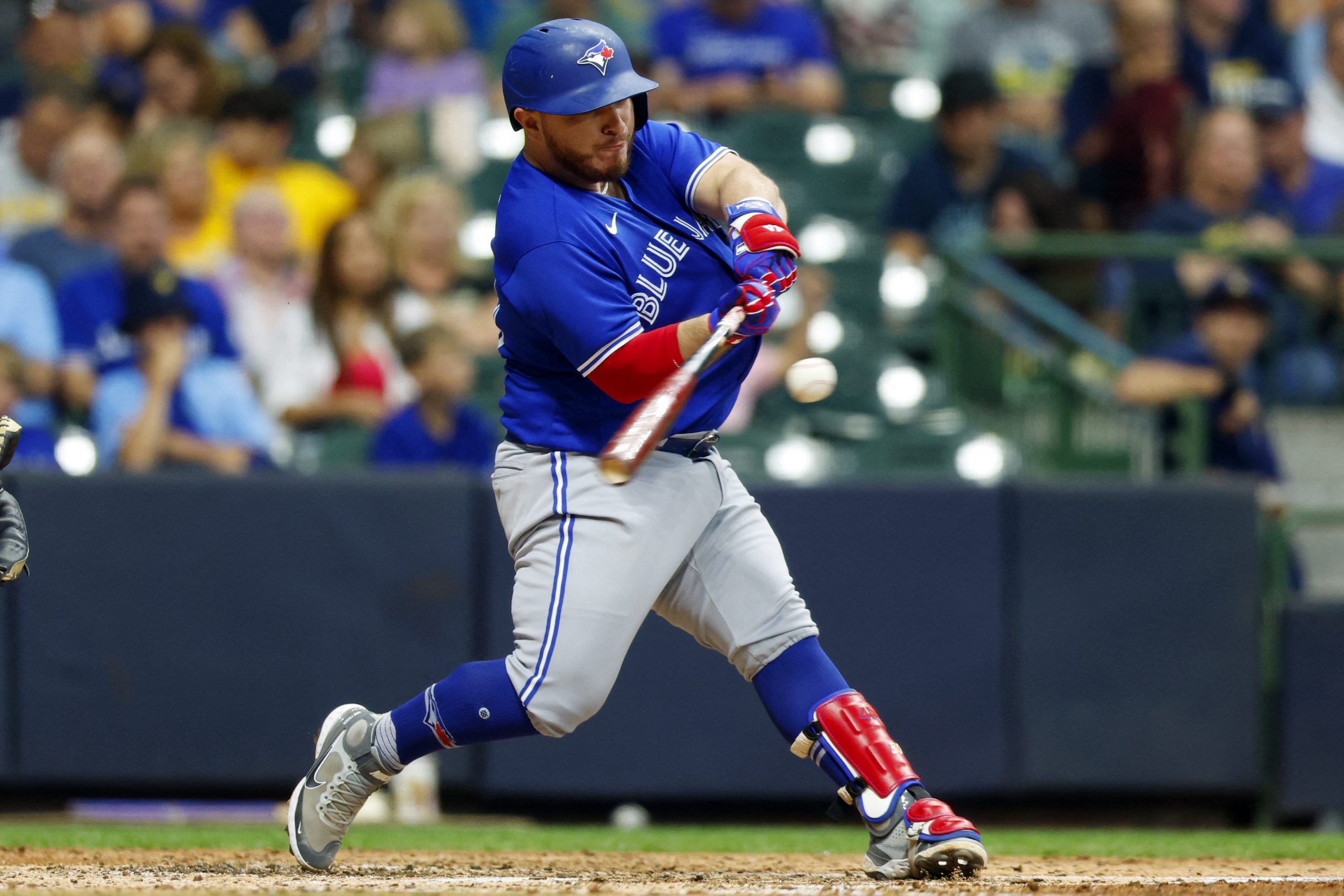 Alejandro Kirk welcomed to Blue Jays spring training after birth