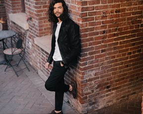 Pantalon extensible DUER. (Photo de Taylor Burk)