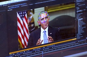 Dieses Bild, das aus einem Video eines gefälschten Videos mit dem ehemaligen Präsidenten Barack Obama erstellt wurde, zeigt Elemente der Gesichtskartierung, die in einer neuen Technologie verwendet werden, mit der jeder Videos von echten Menschen machen kann, die scheinbar Dinge sagen, die sie nie gesagt haben.