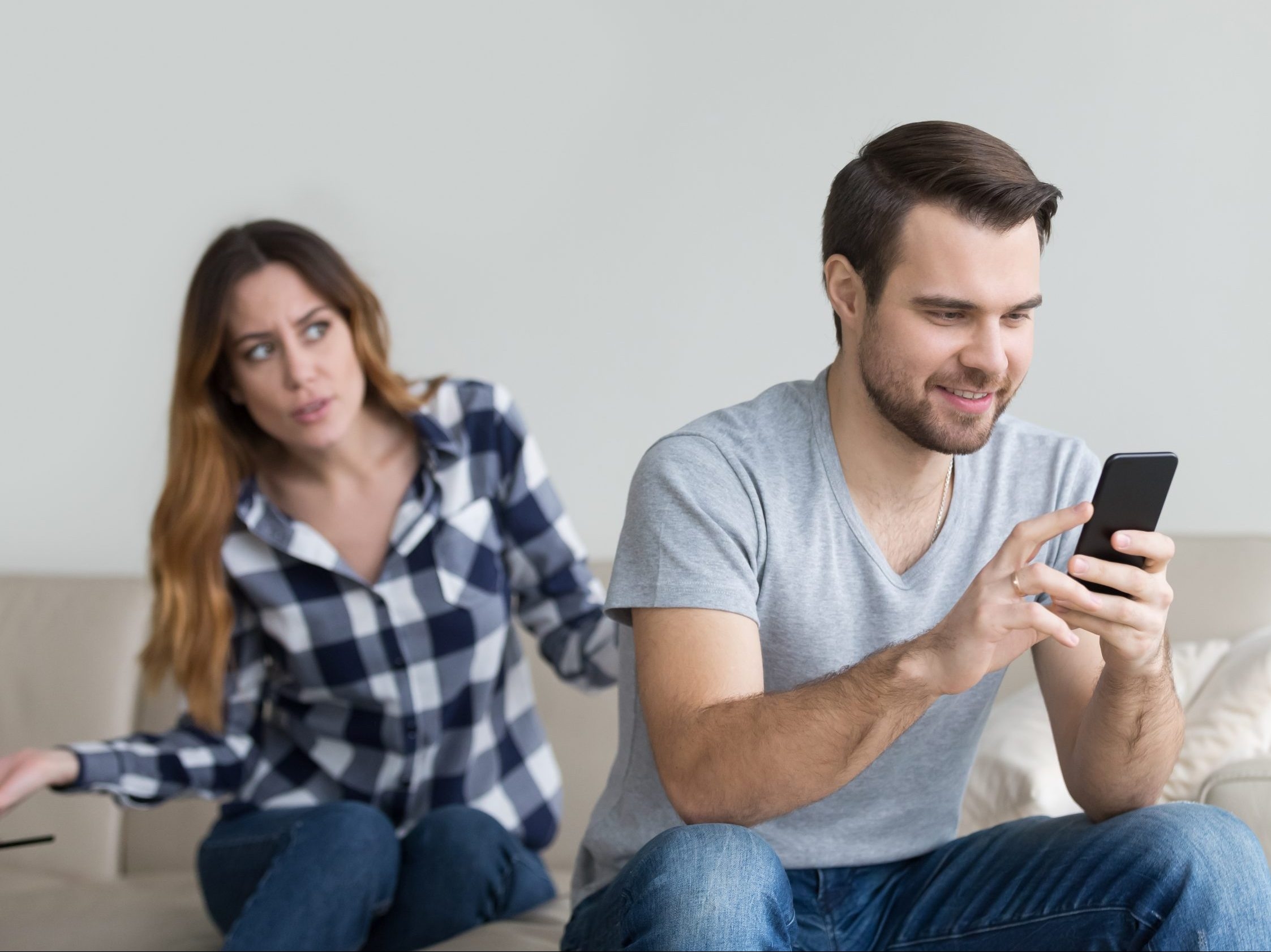 ASK AMY: Text messages interfere with couple’s trust – World news