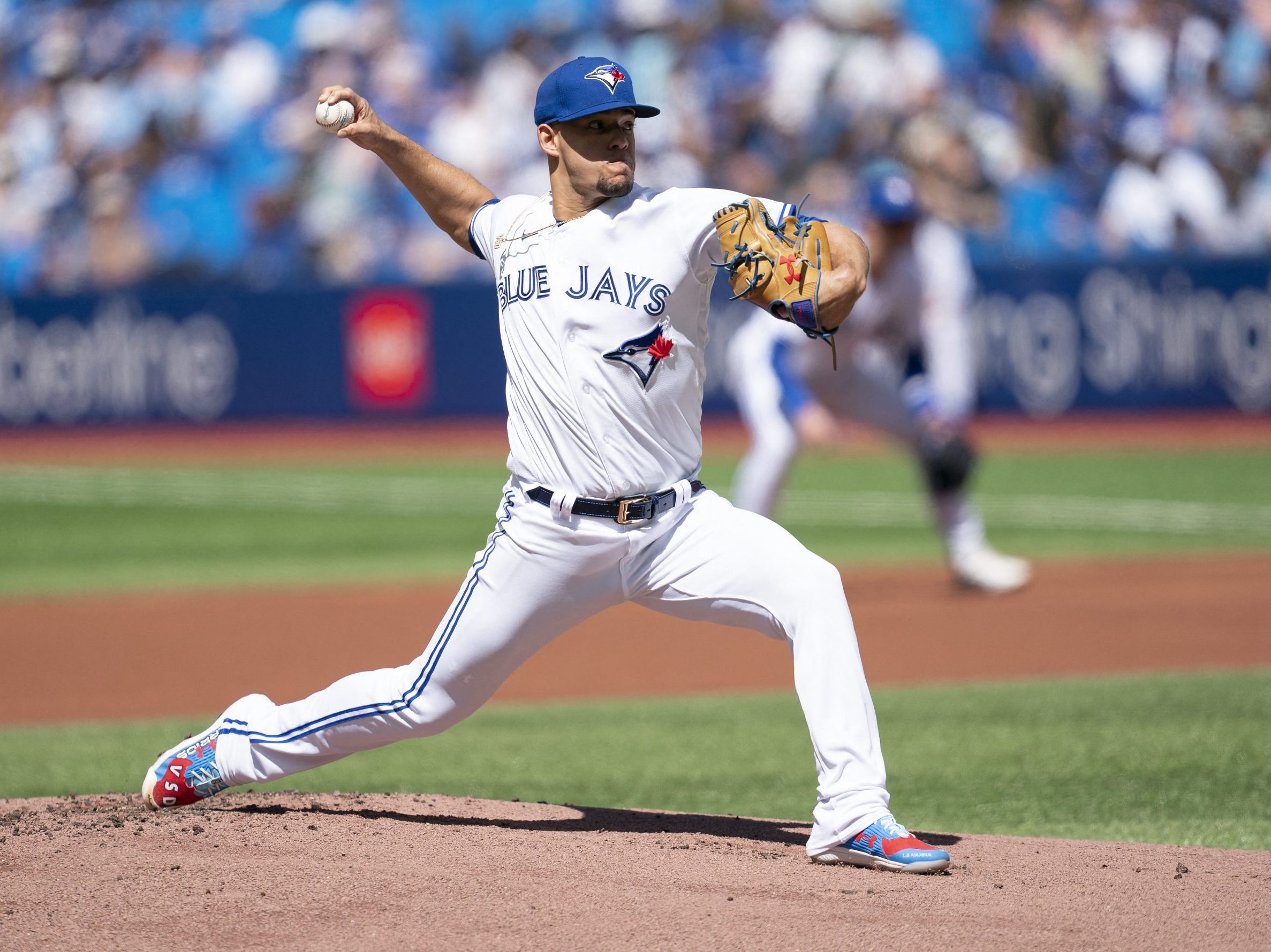 Blue Jays' Berrios survives early stumble and coasts against Twins