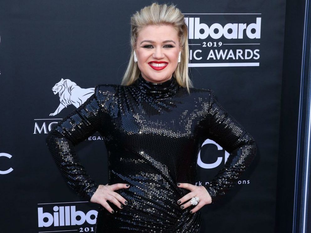 Kelly Clarkson finding it 'hard to navigate' post-divorce music ...