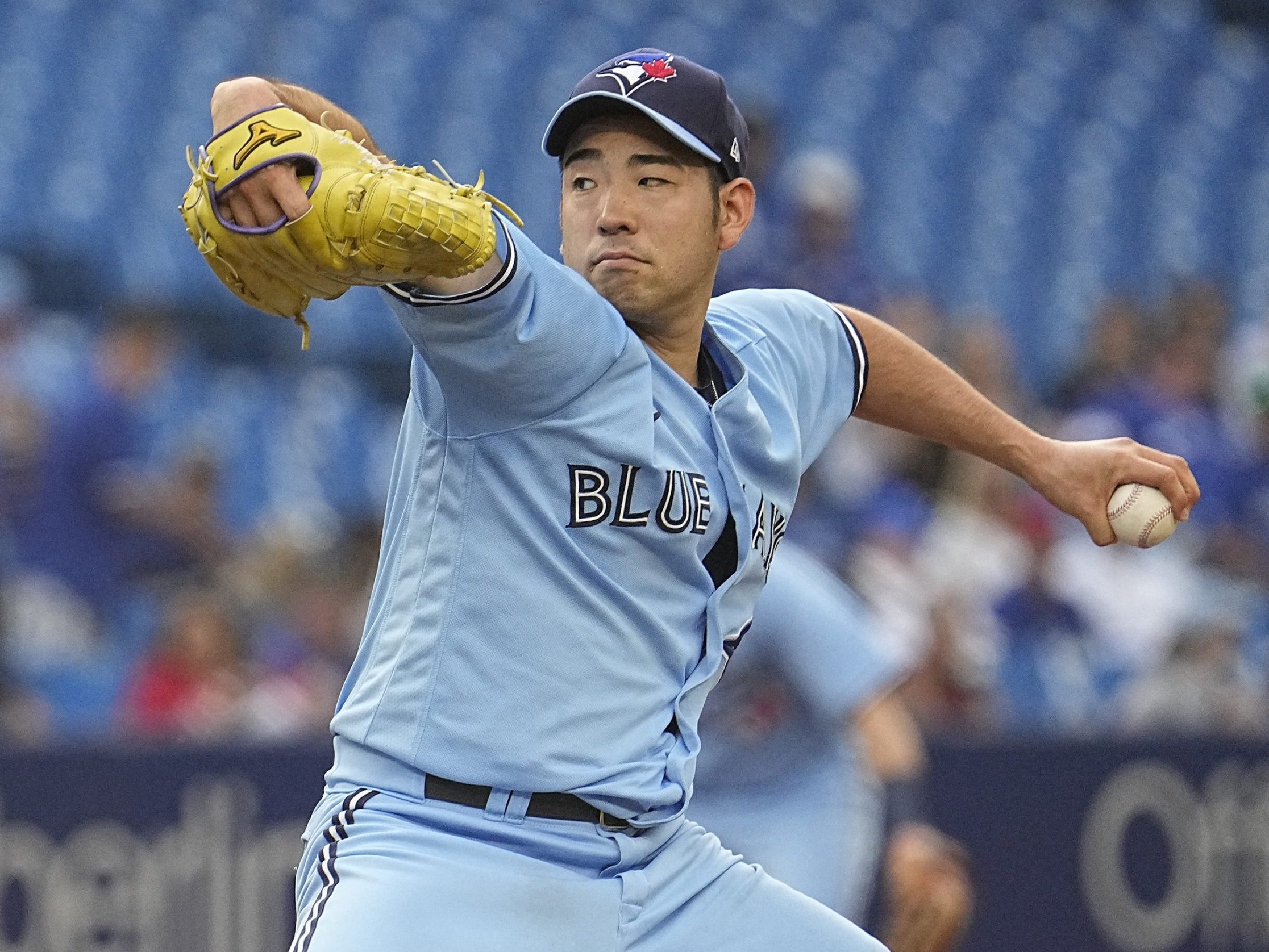 Kikuchi rebounds with sharp outing as Jays beat Rays in series opener