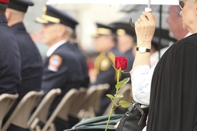 Einundzwanzig neue Namen wurden am Sonntag, dem 12. Juni 2022, dem Toronto Fallen Firefighter Memorial am „Last Alarm“-Denkmal hinzugefügt. JACK BOLAND/TORONTO SUN