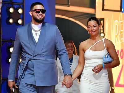 Blue Jays pitcher Alek Manoah proposes to girlfriend