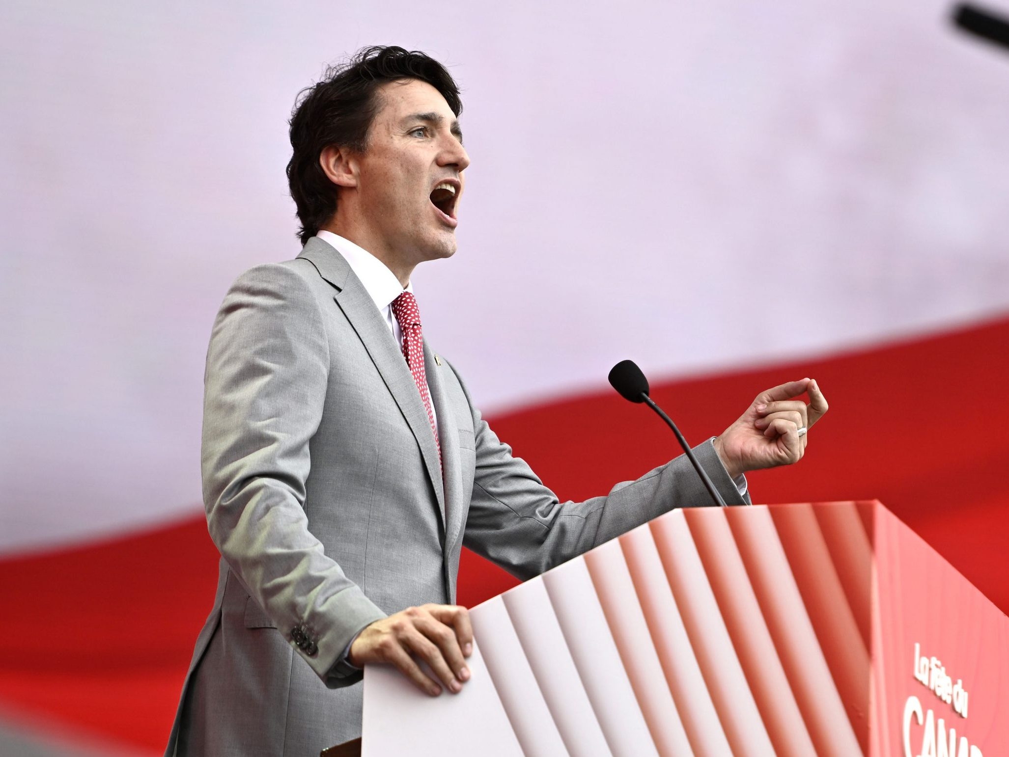 LILLEY UNLEASHED: Trudeau won't take the blame for airport mess