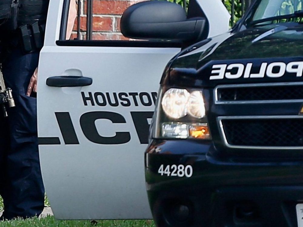 Man fatally shoots self after living with corpse: Houston Sheriff ...