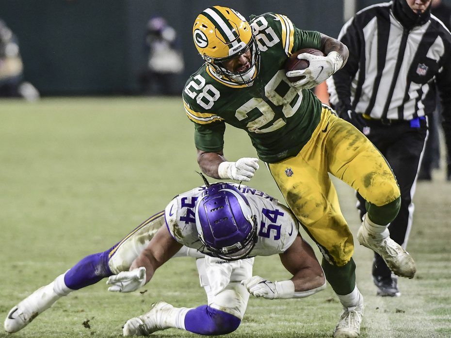 Packers' AJ Dillon grabbed by officer at soccer game, Green Bay