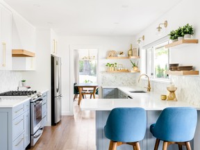 Alexandra Graham of Thomas and Birch Boutique designed this relaxing kitchen.  PHOTO BY DASHA ARMSTRONG