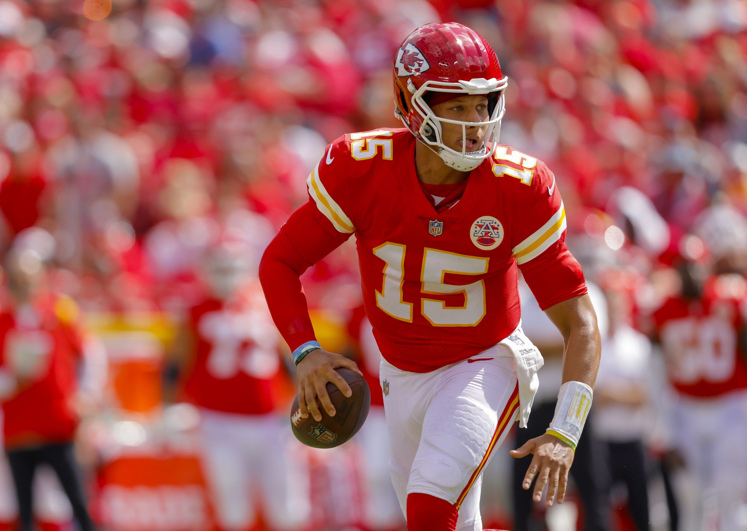 Mahomes throws 2 TD passes as Chiefs beat Commanders 24-14