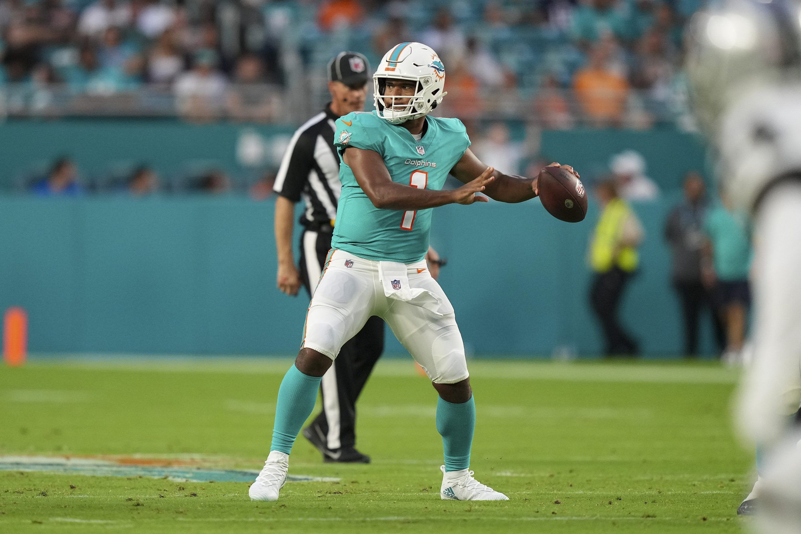 Tagovailoa makes preseason debut; Raiders top Dolphins 15-13 - Seattle  Sports