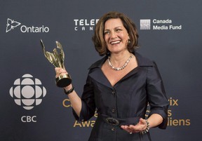 Lisa LaFlamme holds her award for best news anchor at the Canadian Screen Awards in Toronto on March 1, 2015.