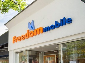 Ein Freedom Mobile-Ladenschild ist am 15. Mai 2019 in Vancouver zu sehen.