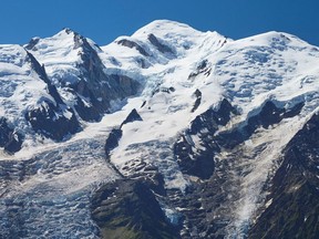 Der Bossons-Gletscher des Mont-Blanc-Massivs ist am 20. Juli 2020 in Chamonix, Frankreich, abgebildet.