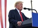 Der frühere US-Präsident Donald Trump veranstaltet am 25. Juni 2022 eine Kundgebung in Mendon, Illinois, USA.  