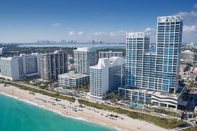 Sable, surf et bien-être vous attendent au Carillon Miami Wellness Resort.  POLYCOPIÉ