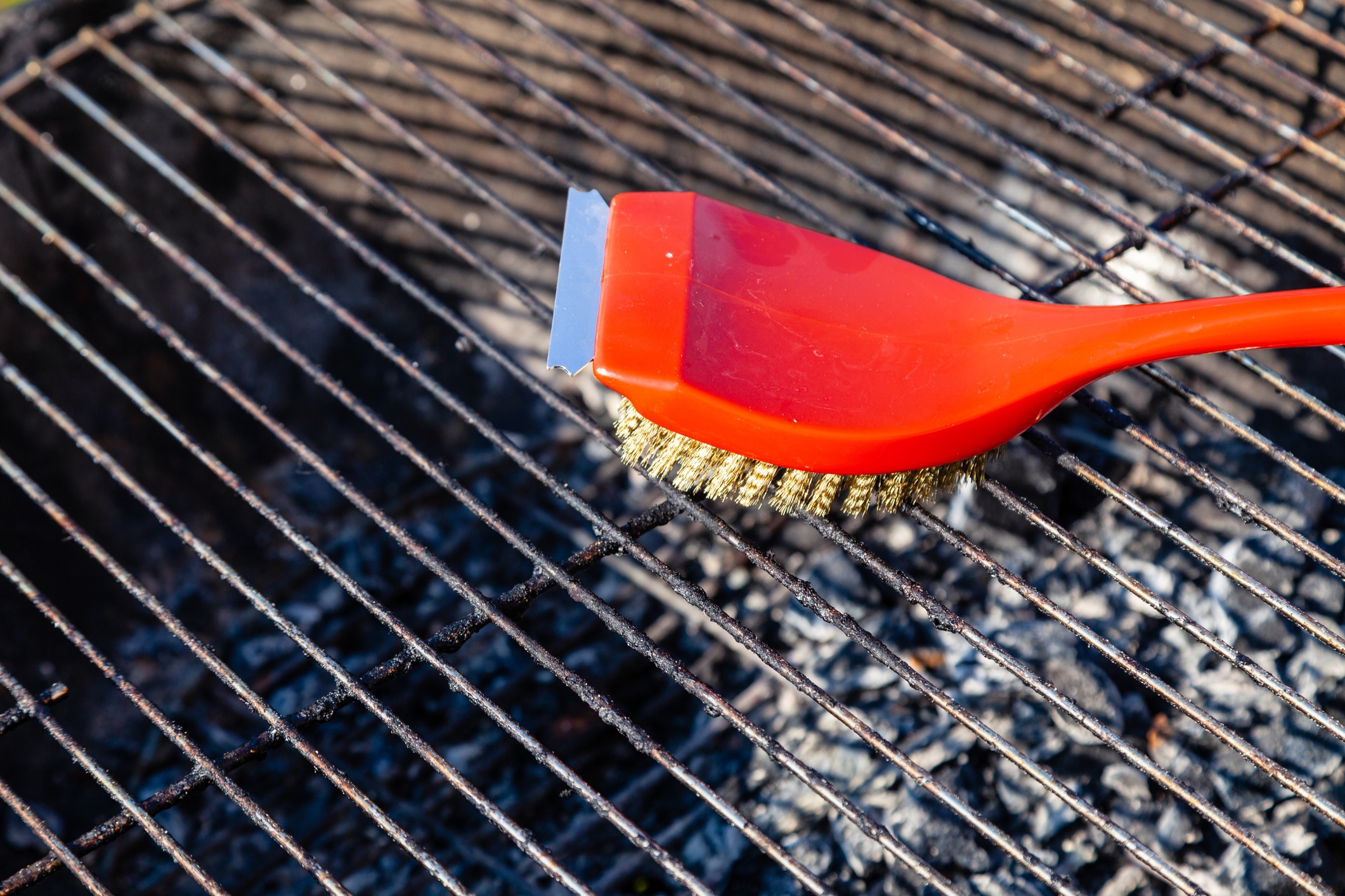 Dangers of BBQ grill cleaning brushes with metal bristles - CBS News