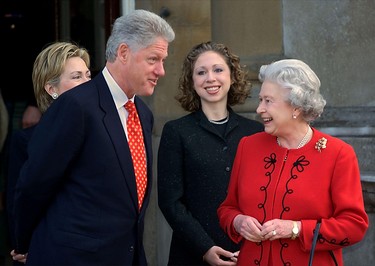 US President Bill Clinton (2nd L) talks with Elizabeth II (R) along with the First Lady Hillary Rodham Clinton (L) and daughter Chelsea (2nd R) at the Garden Entrance of Buckingham Palace 14 December, 2000 in London, England. The Clintons had tea with the Queen as they were wrapping up their three day trip to Ireland, North Ireland and the UK.  (PAUL RICHARDS/AFP via Getty Images)