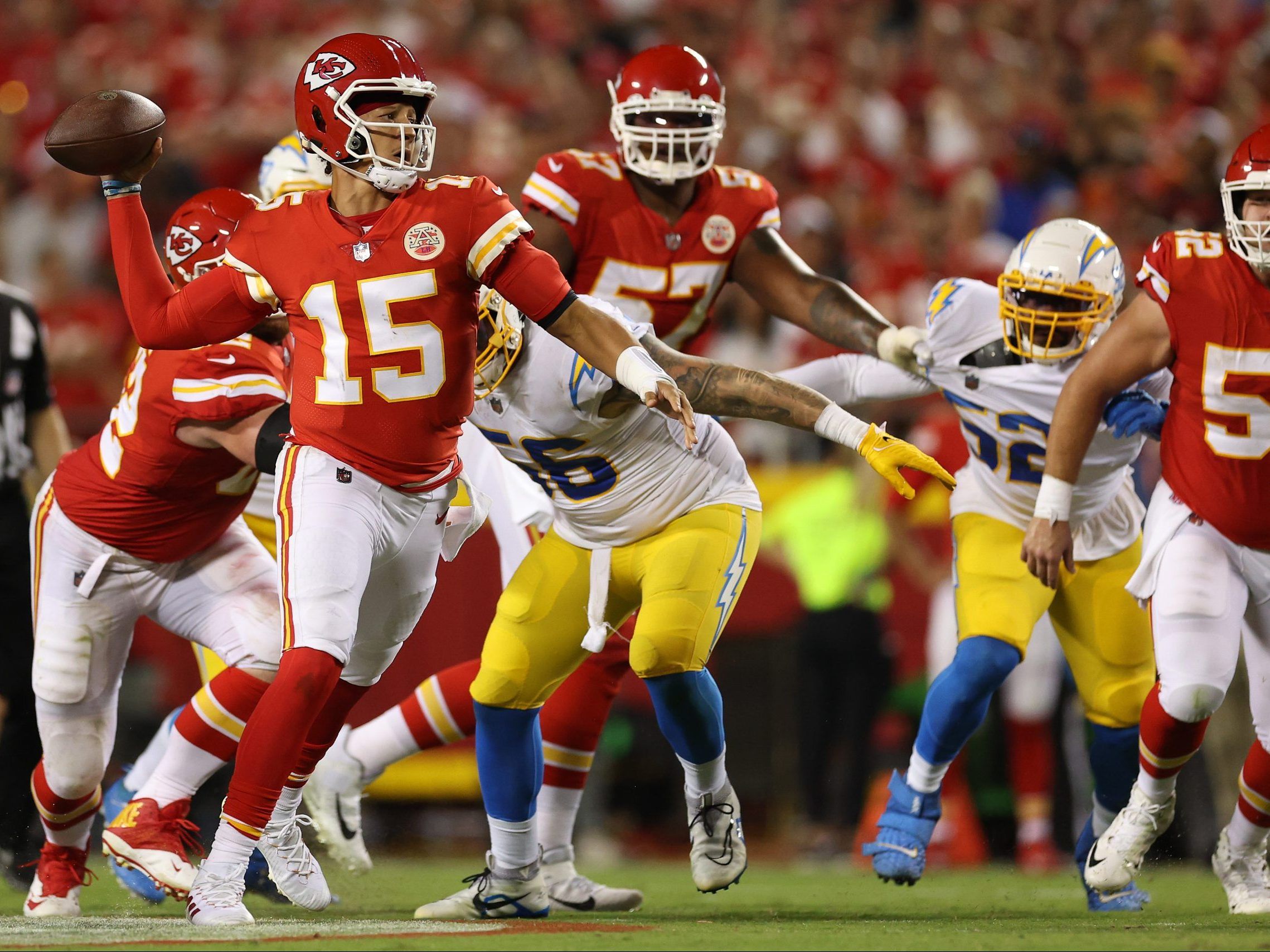 Chiefs rally past Chargers 27-24 in early AFC West showdown