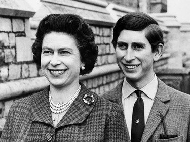 Picture taken on June 1969 at Windsor Castle showing Prince Charles of Wales and Queen Elizabeth II smiling for the photographers. (Photo by - / CENTRAL PRESS PHOTO LTD / AFP)        (Photo credit should read -/AFP via Getty Images)
