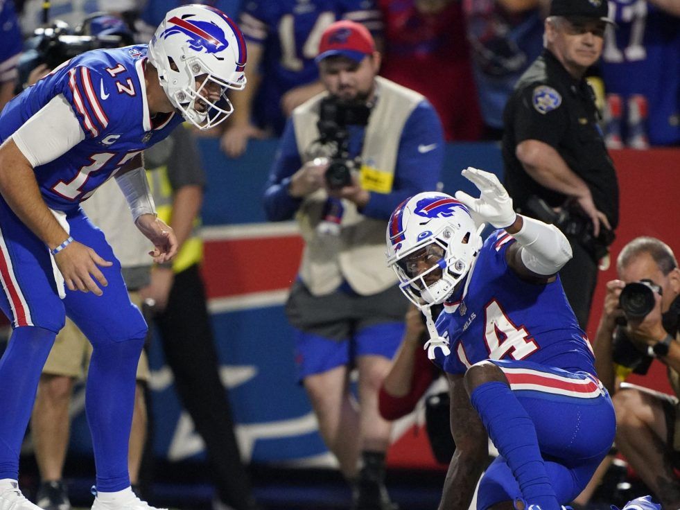 Bills' Josh Allen, Stefon Diggs connect for 3 TDs in rout of