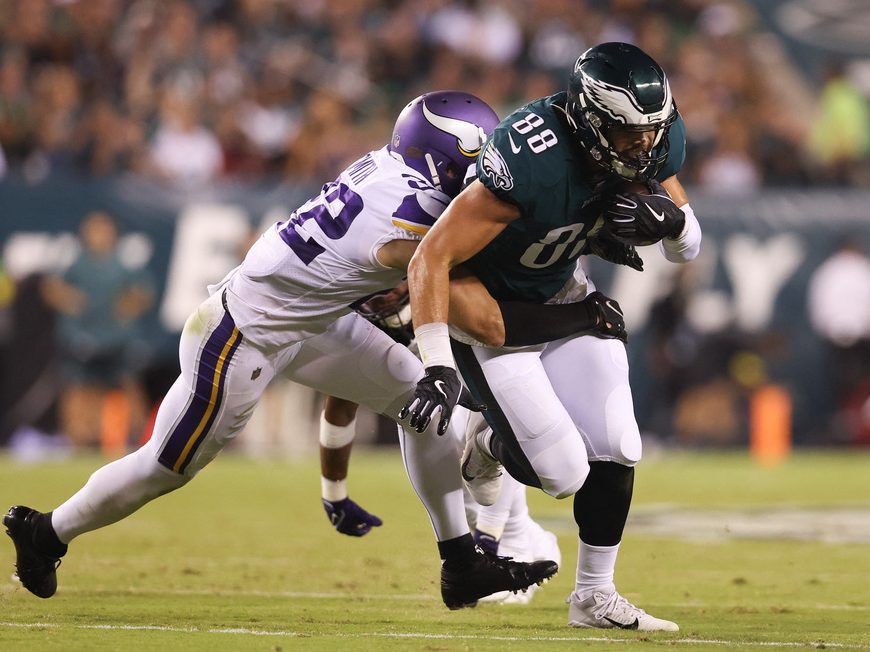 Eagles' offensive weapons look dangerous in win vs. Falcons