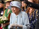 Queen Elizabeth II während der traditionellen Schlüsselzeremonie im Holyroodhouse am 27. Juni 2022 in Edinburgh, Schottland. 