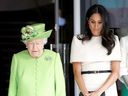 Queen Elizabeth und Meghan Markle, Herzogin von Sussex, sind im Juni 2018 im Kensington Palace in London zu sehen.