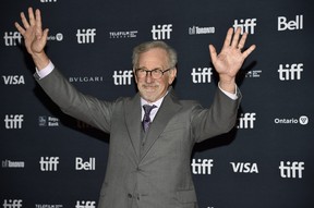 Regisseur Steven Spielberg besucht die Premiere von „The Fabelmans“ im Princess of Wales Theatre während des Toronto International Film Festival, Samstag, 10. September 2022.