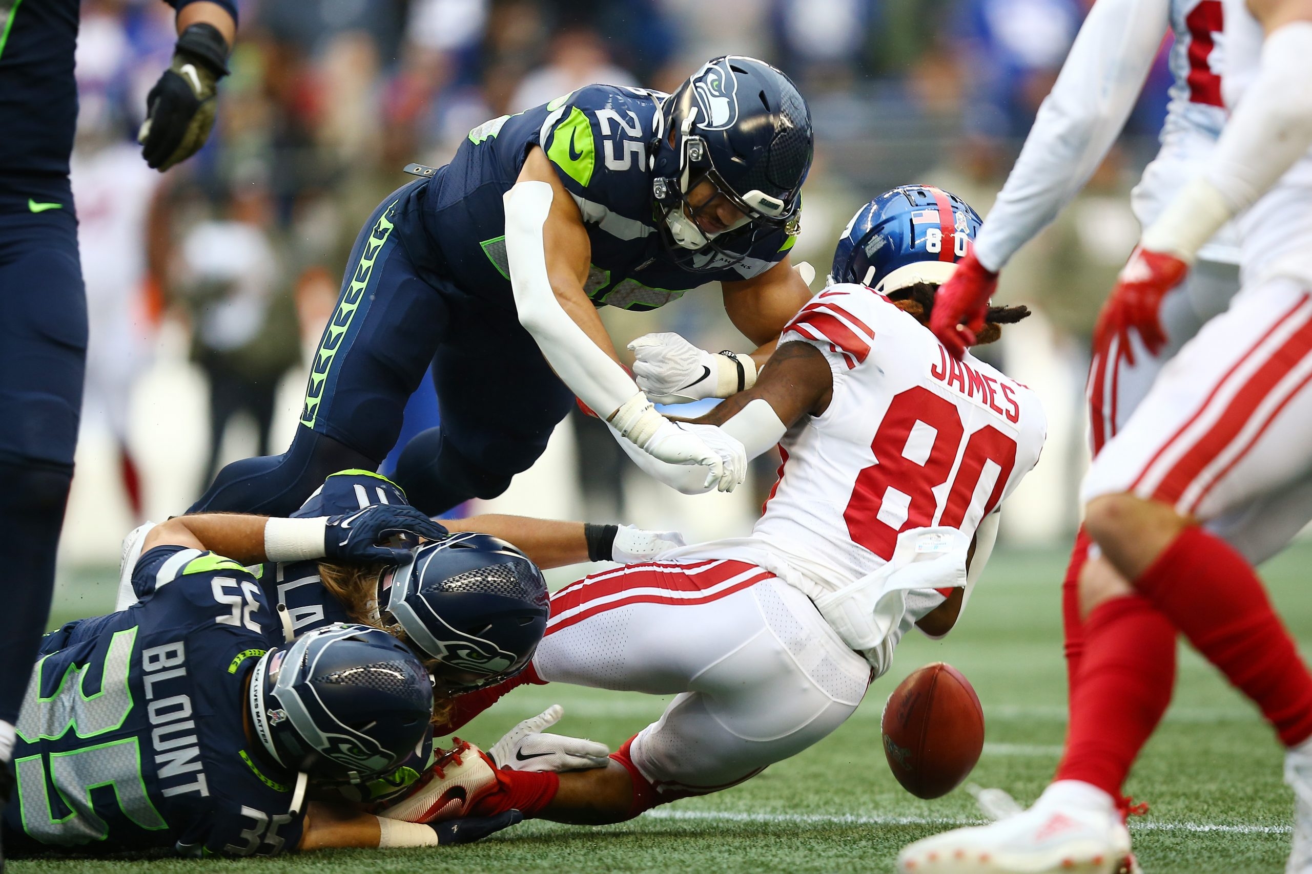 Giants fall to Seahawks, enter bye 6-2