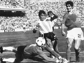 (FILES) This file photo taken on June 29, 1982 in Barcelona shows Argentinian goalkeeper Ubaldo Fillol (Bottom) and Argentinian captain Daniel Passarella (C) preventing Italian striker Paolo Rossi from scoring during the World Cup second round soccer match between Italy and Argentina. FILE / Getty Images