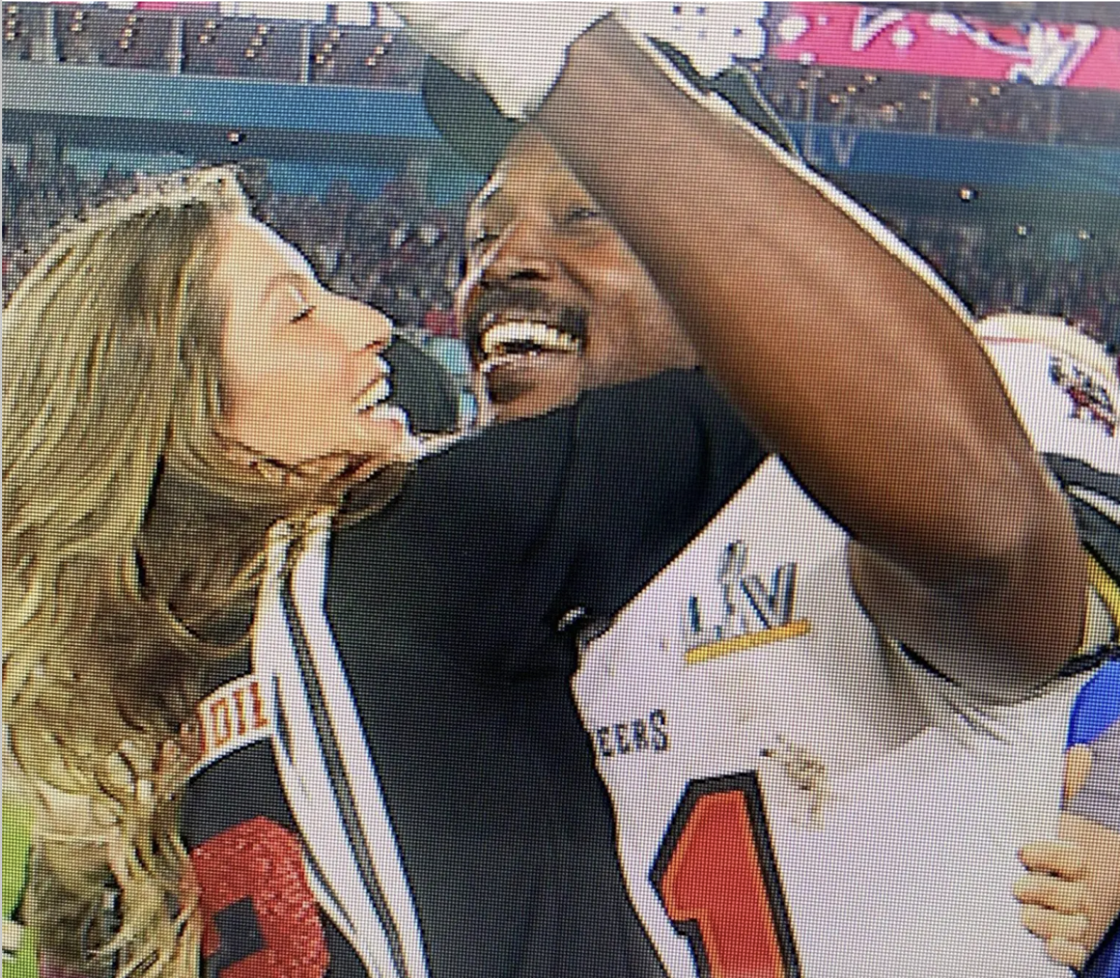 Antonio Brown posts picture with Gisele Bundchen with bizarre caption on IG