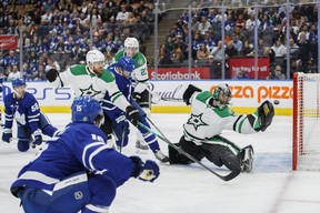 Maple Leafs’ Alexander Kerfoot (15) scores a goal on Dallas Stars goaltender Scott Wedgewood during the second period on Thursday, Oct. 20, 2022. COLE BURSTON/THE CANADIAN PRESS