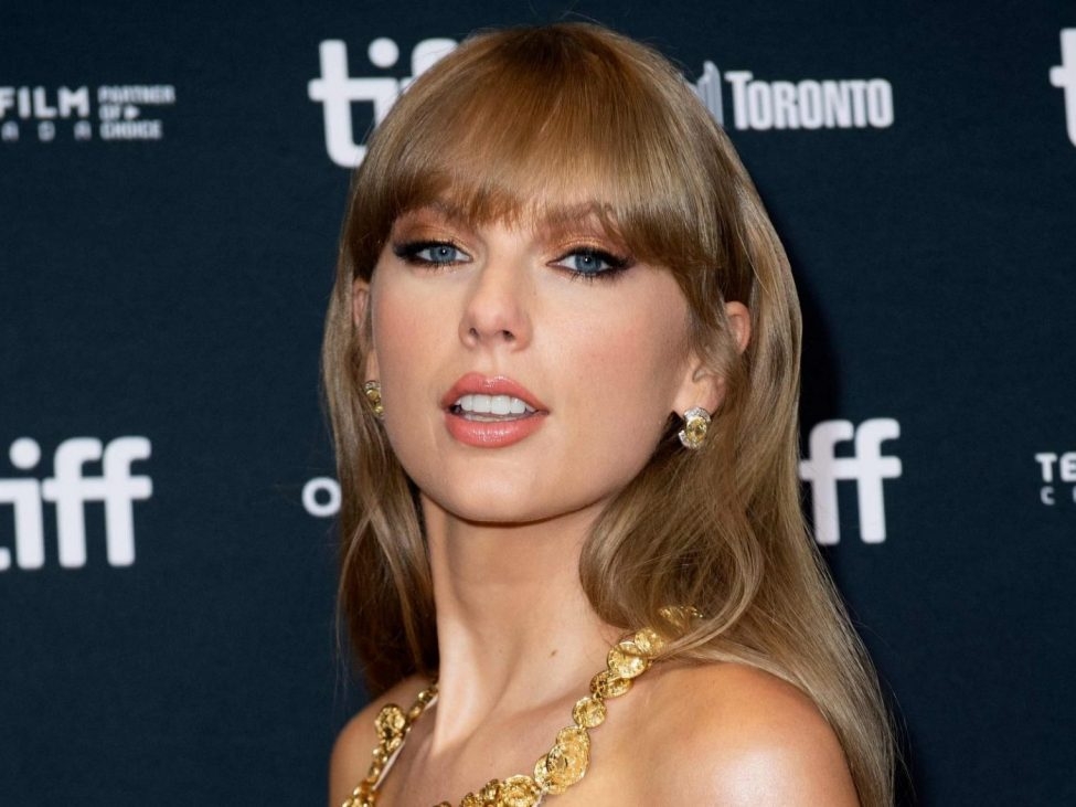 Taylor Swift reveals latenight musings on pop album 'Midnights