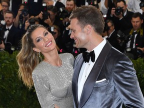 TOPSHOT - Tom Brady (R) and Gisele Bundchen arrive for the Costume Institute Benefit on May 1, 2017, at the Metropolitan Museum of Art in New York.  / AFP PHOTO / ANGELA WEISS        (Photo credit should read ANGELA WEISS/AFP via Getty Images)